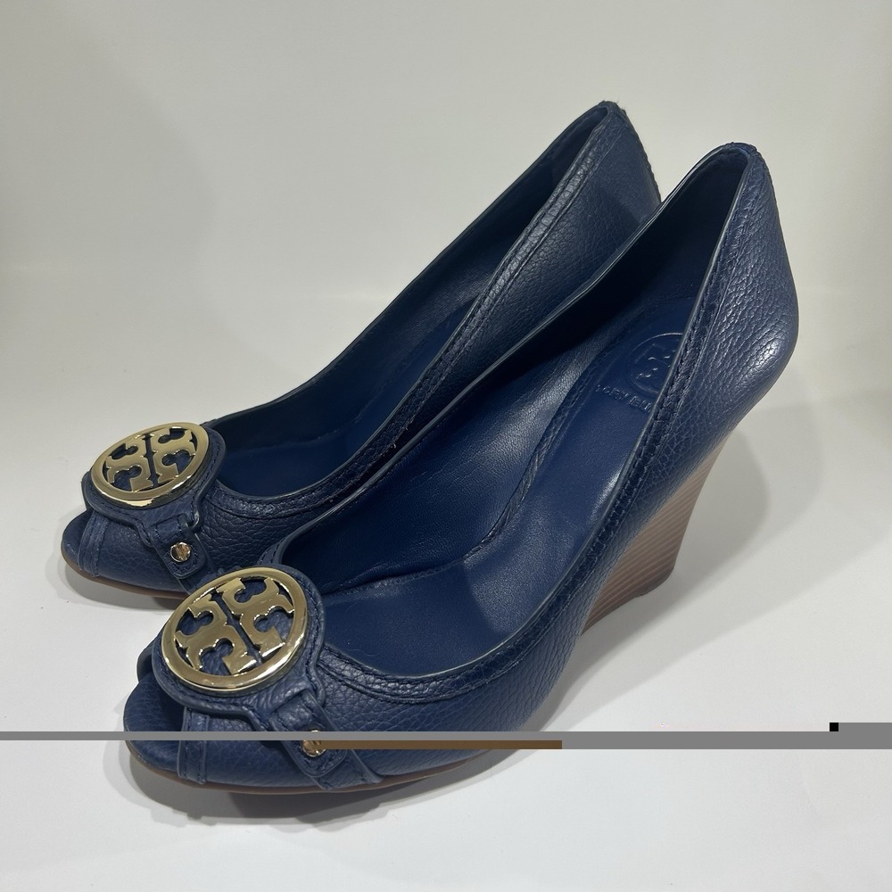 Tory Burch Leticia Wedge Pumps Womens 9.5 Navy Leather Gold Logo Peep Toe Heel